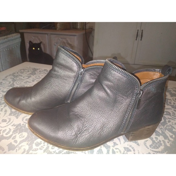 Lucky Brand Shoes - Lucky Brand Pewter Zipper trimmed ankle boots size 9